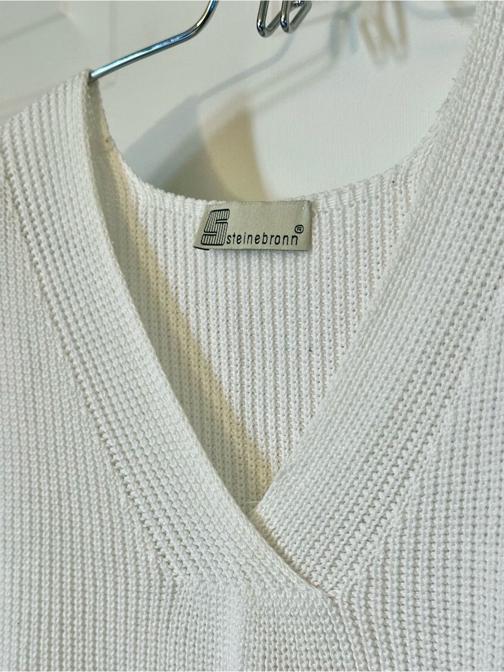 Vintage White V‑Neck Sweater Vest